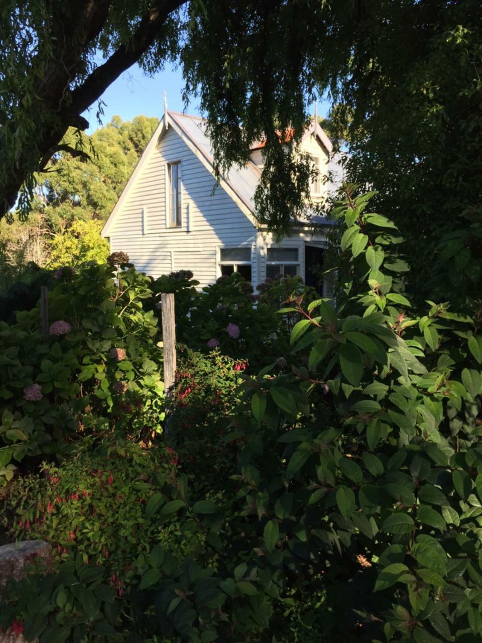 Harrison House Bed & Breakfast Strahan Bagian luar foto